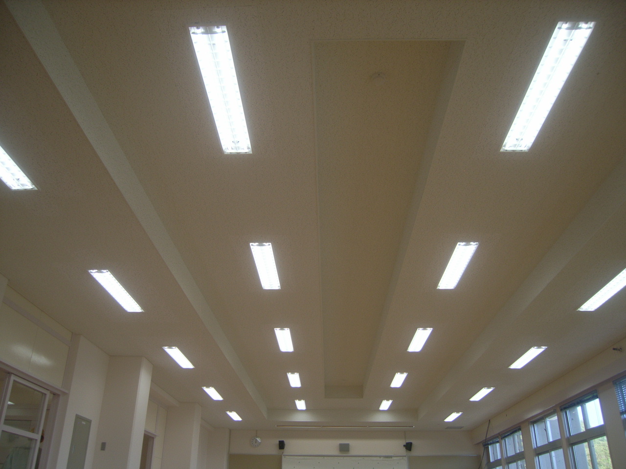 学校天井の画像